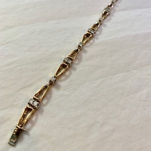 Gold bracelet with diamonds